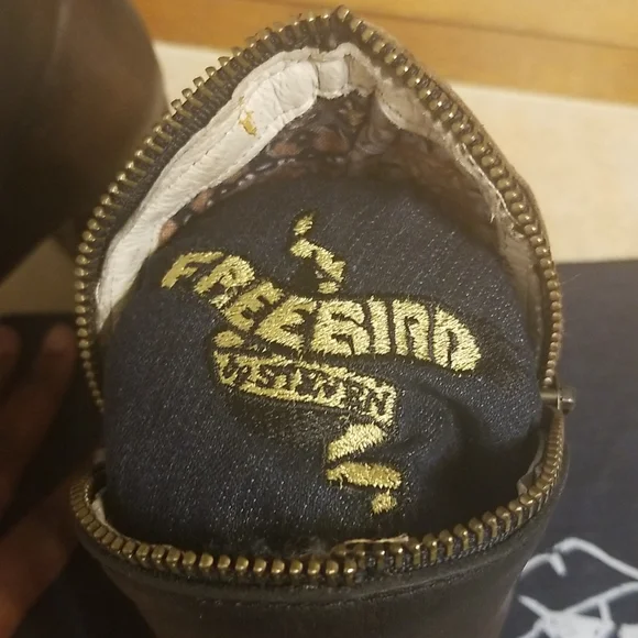 Shoes - Picture 5 of 7